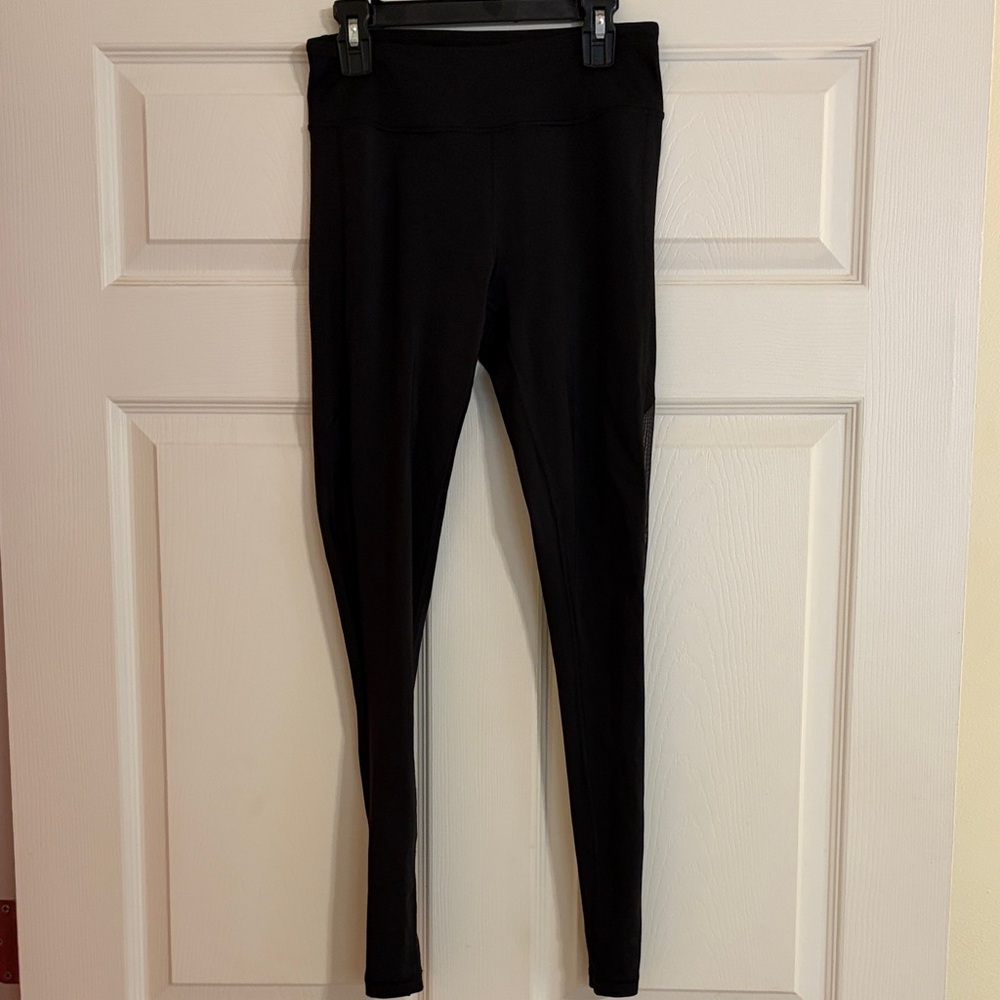 Victoria Sport Knockout Black Mid-Rise Leggings